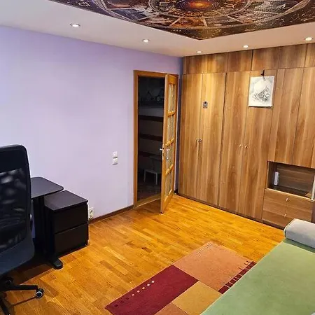Flying Bee Apartment